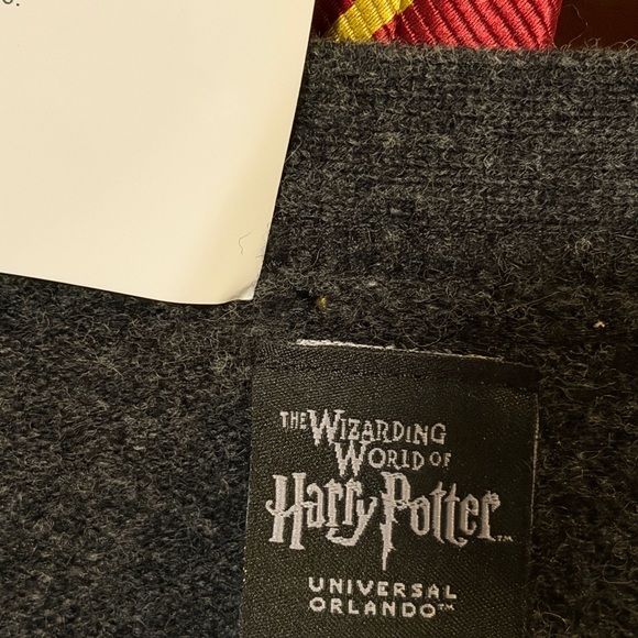 Classic Charcoal Cardigan in Gryffindor school colors - Picture 4 of 8